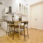 Budget Apartment By Hi5 - King Street - For Groups