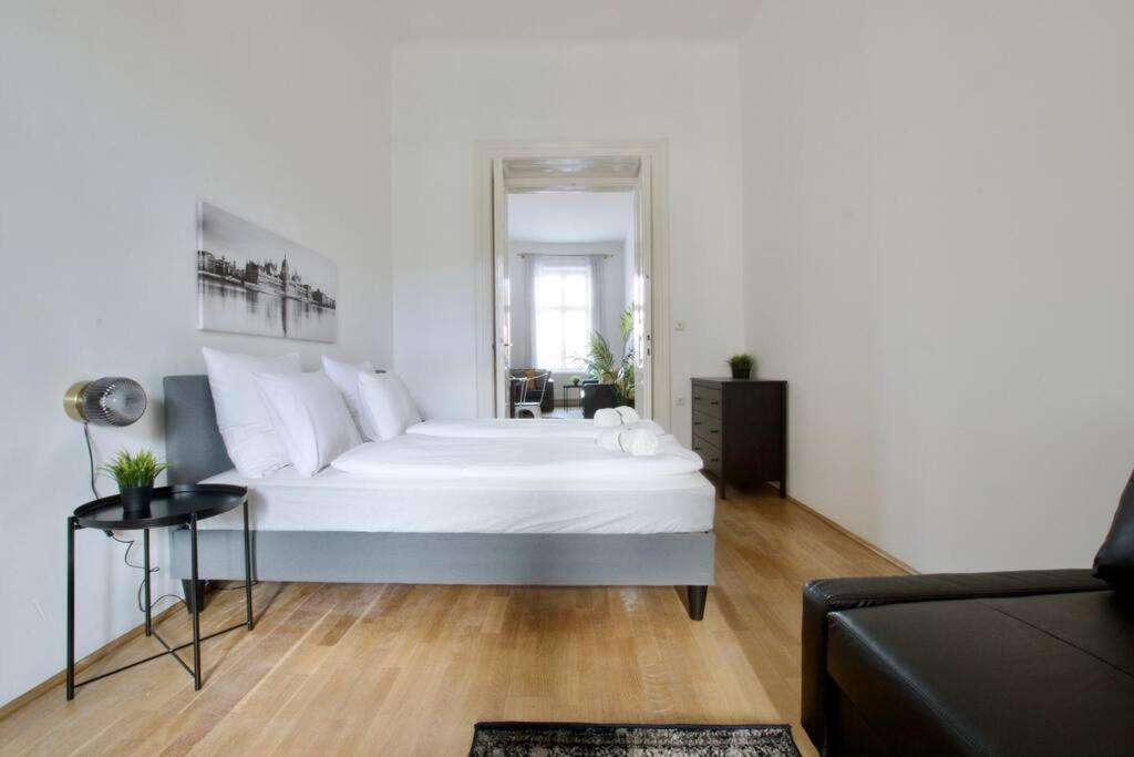 Apartment Budget By Hi5 - King Street - For Groups Budapest