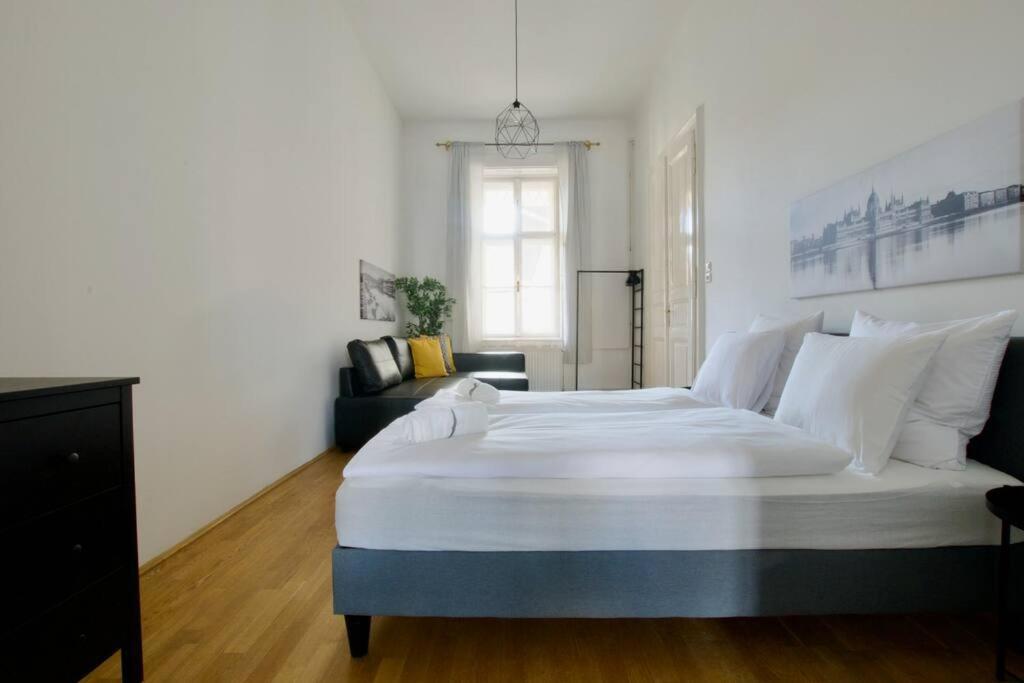 Budget By Hi5 - King Street - For Groups * Budapesta