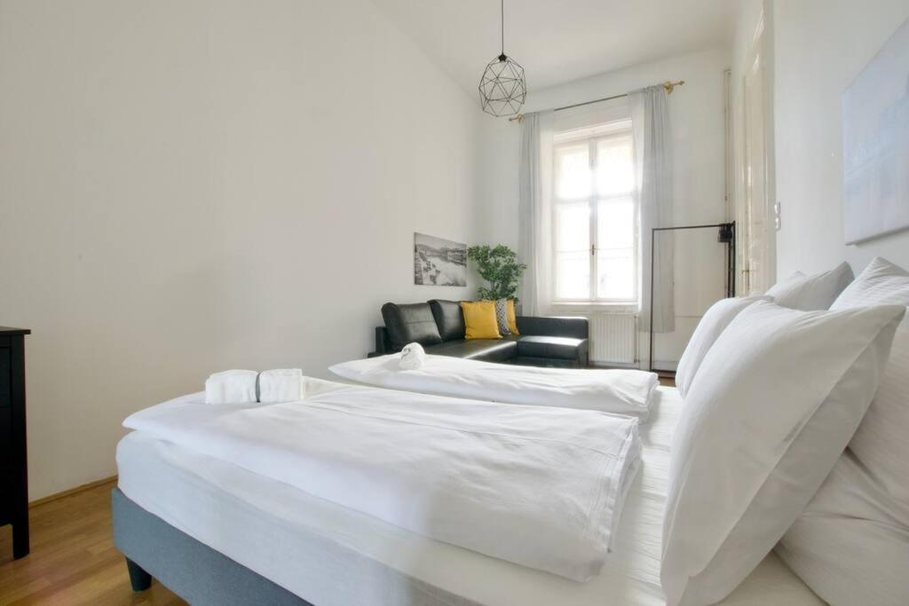Budget By Hi5 - King Street - For Groups Apartment Budapest