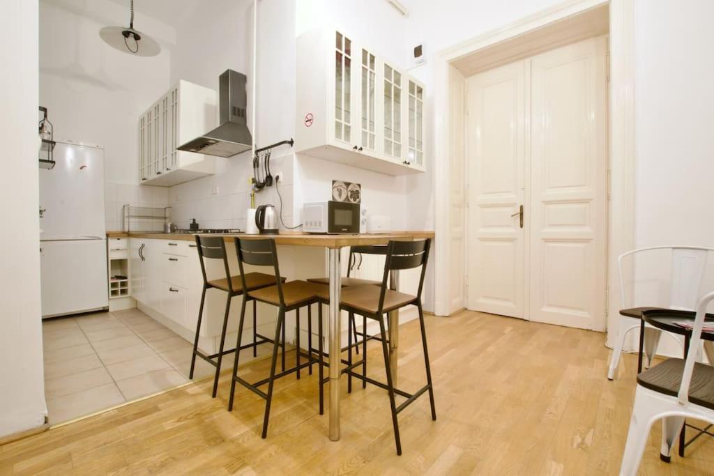 Budget By Hi5 - King Street - For Groups *